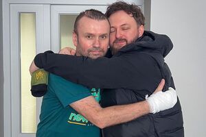 Друга Хоми (на фото) кілька разів прооперували, зараз він удома, але попереду ще дві операції