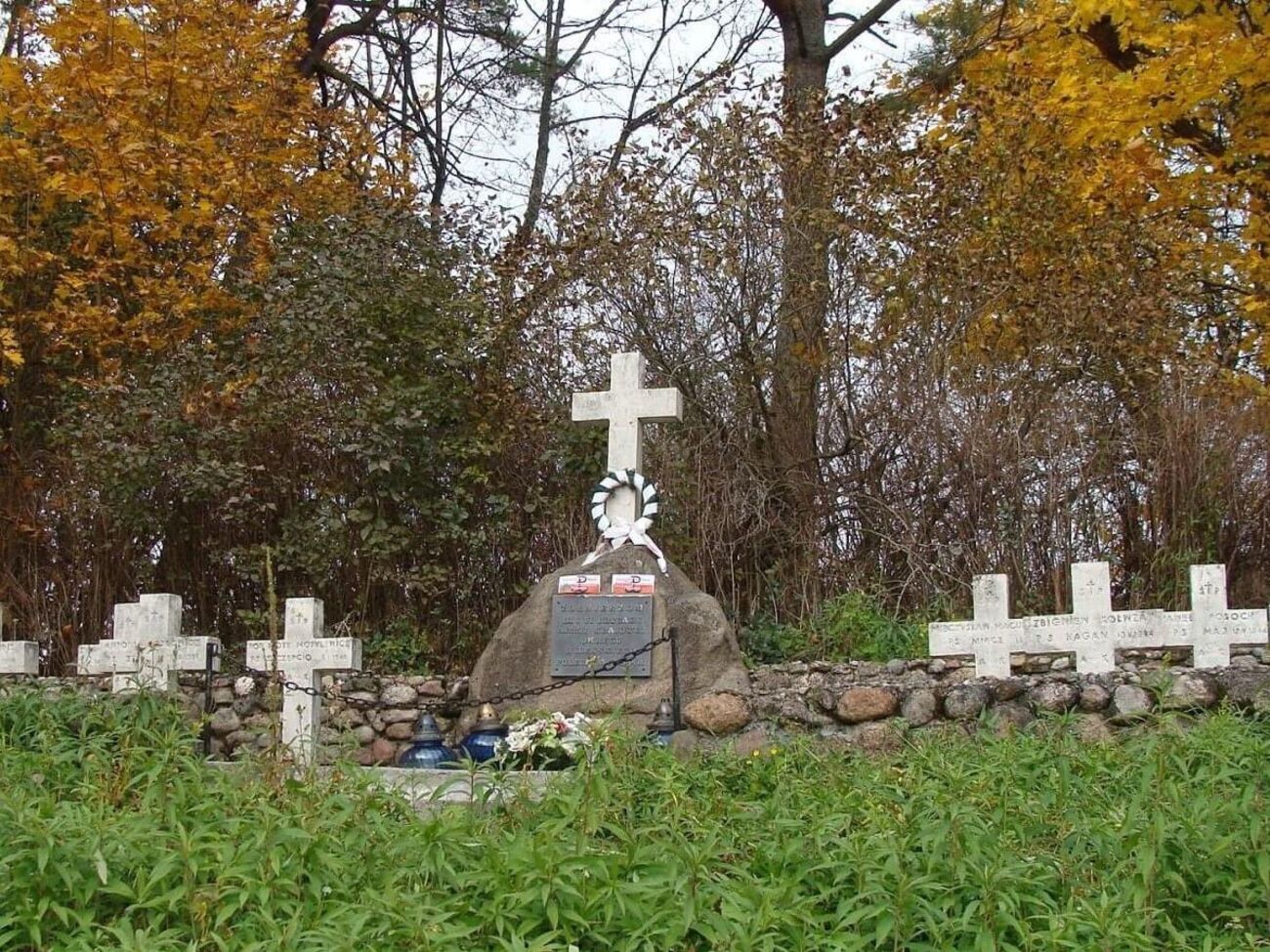 В Польше сообщили, что кладбище "сровняли с землей"