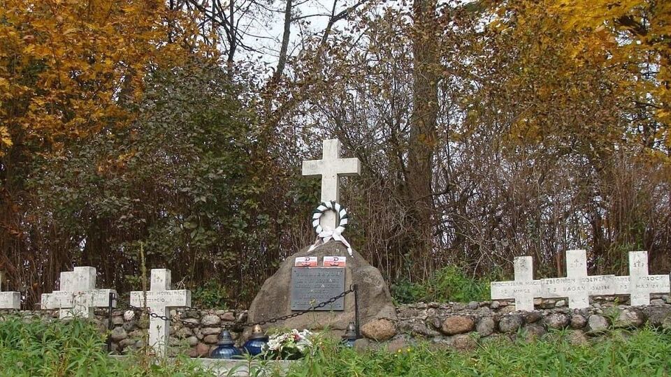 В Польше сообщили, что кладбище "сровняли с землей"