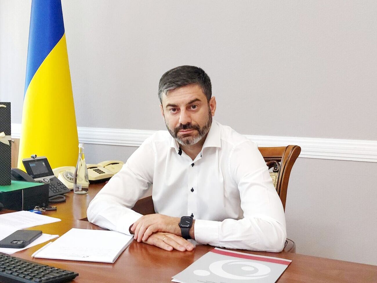 Омбудсмен вважає, що система дозволів на виїзд для військовозобов'язаних порушує низку конституційних прав громадян України