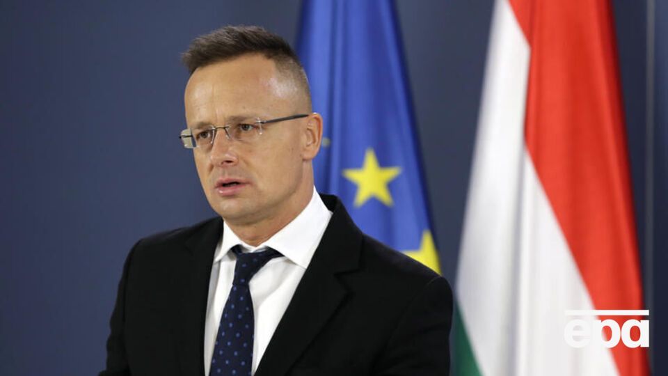 Сіярто: Очевидно, що у разі передавання зброї нами ці постачання будуть ціллю росіян для обстрілів
