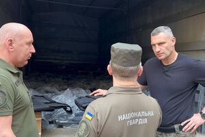 Виталий Кличко (справа): Снаряжение прошло все необходимые исследования и экспертизы и имеет надлежащие протоколы испытаний