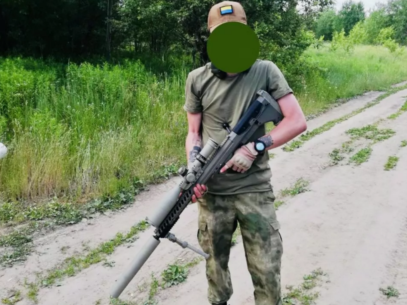 Stealth Recon Scout (DT SRS)&nbsp;&ndash; снайперська гвинтівка, розроблена невеликою американською компанією Desert Tactical Arms