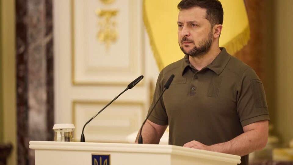 Зеленский требует доработать норму о необходимости получения разрешения на выезд военнообязанным