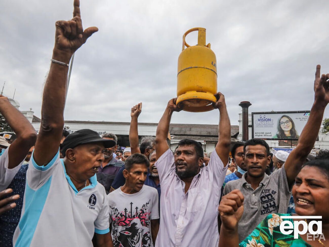 В городах Шри-Ланки из-за дефицита топлива начались волнения