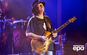 Сантана написал поклонникам в Facebook, что после обморока на сцене чувствует себя нормально