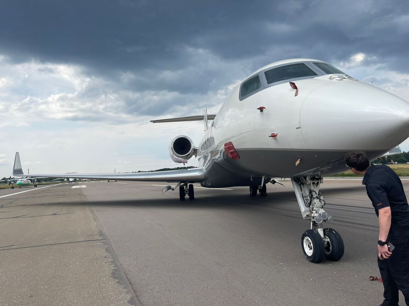 Самолет и вертолет Медведчука арестовали и изъяли в пользу украинских военных