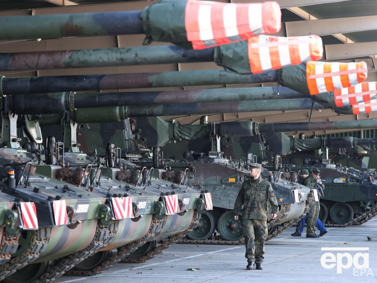 После полномасштабного вторжения РФ Германия согласилась поставлять вооружение в Украину