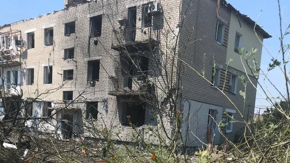 За даними місцевих ЗМІ, РФ обстріляла один із районів Скадовська