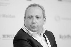 Рабиновича в прошлом году сбил автомобиль, авария серьезно отразилась на его здоровье, сообщил Невзлин