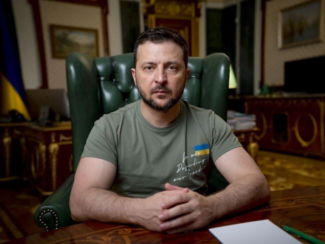 Украинские военные продвигаются на нескольких направлениях, на юге в том числе, сказал Зеленский