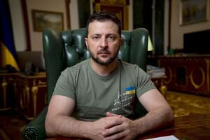Украинские военные продвигаются на нескольких направлениях, на юге в том числе, сказал Зеленский