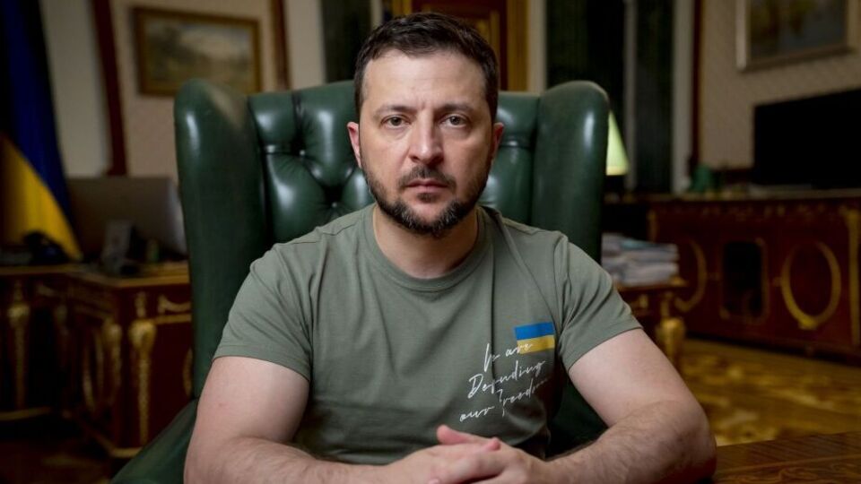 Украинские военные продвигаются на нескольких направлениях, на юге в том числе, сказал Зеленский