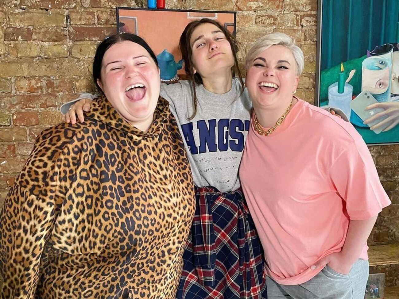 Уперше в історії української музики німецька артистка (праворуч) виконує українську народну пісню німецькою мовою, заявили alyona alyona та Jerry Heil