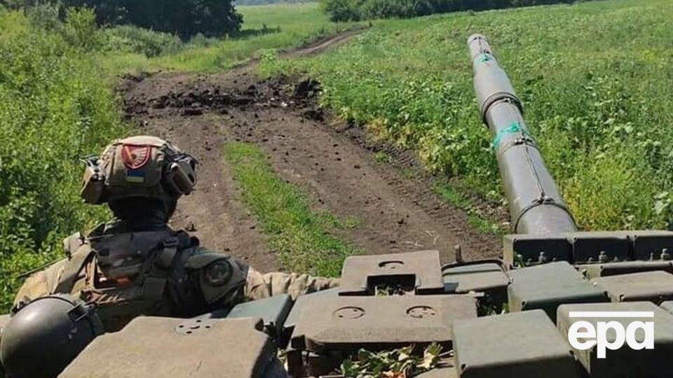 Украинские военные дают отпор врагу и уничтожают его опорные пункты и склады боеприпасов