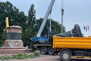 В Україні поменшало ще на один пам'ятник, що нагадував про "дружбу" з Росією
