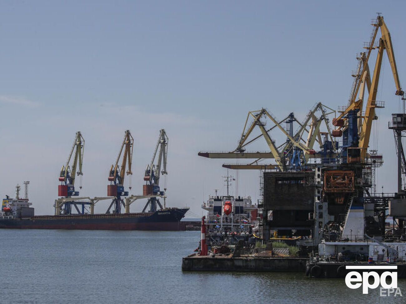 Окупанти готуються незаконно вивозити вантажі з Маріуполя до Сирії, повідомив радник мера Петро Андрющенко