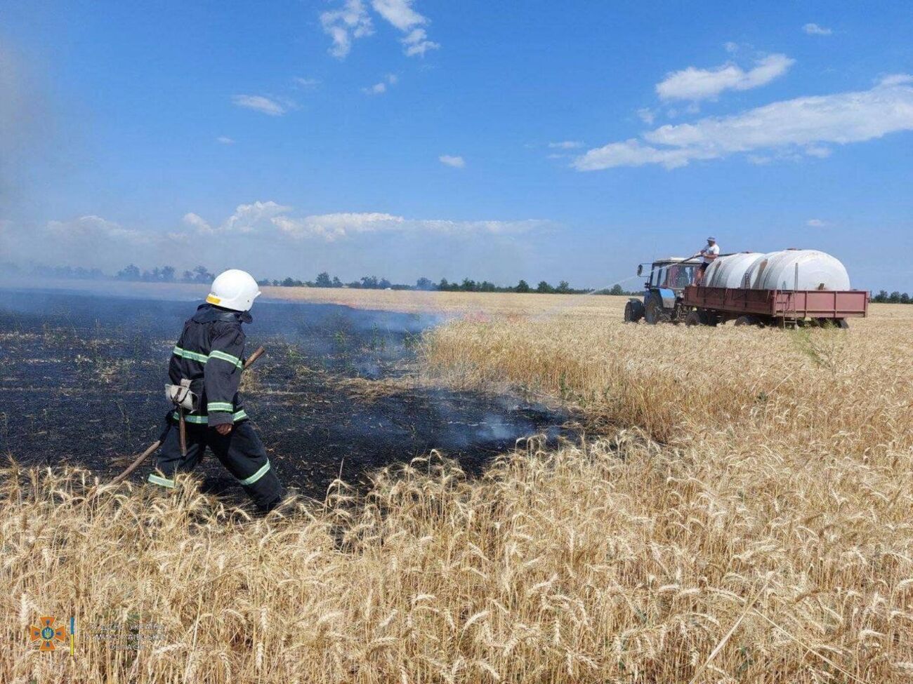 Через обстріли в Миколаївській області горіли поля