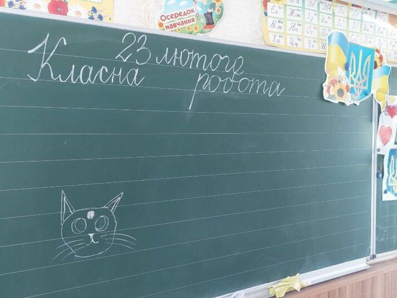Обидві ракети вдарили у двір школи-інтернату, будівля вистояла