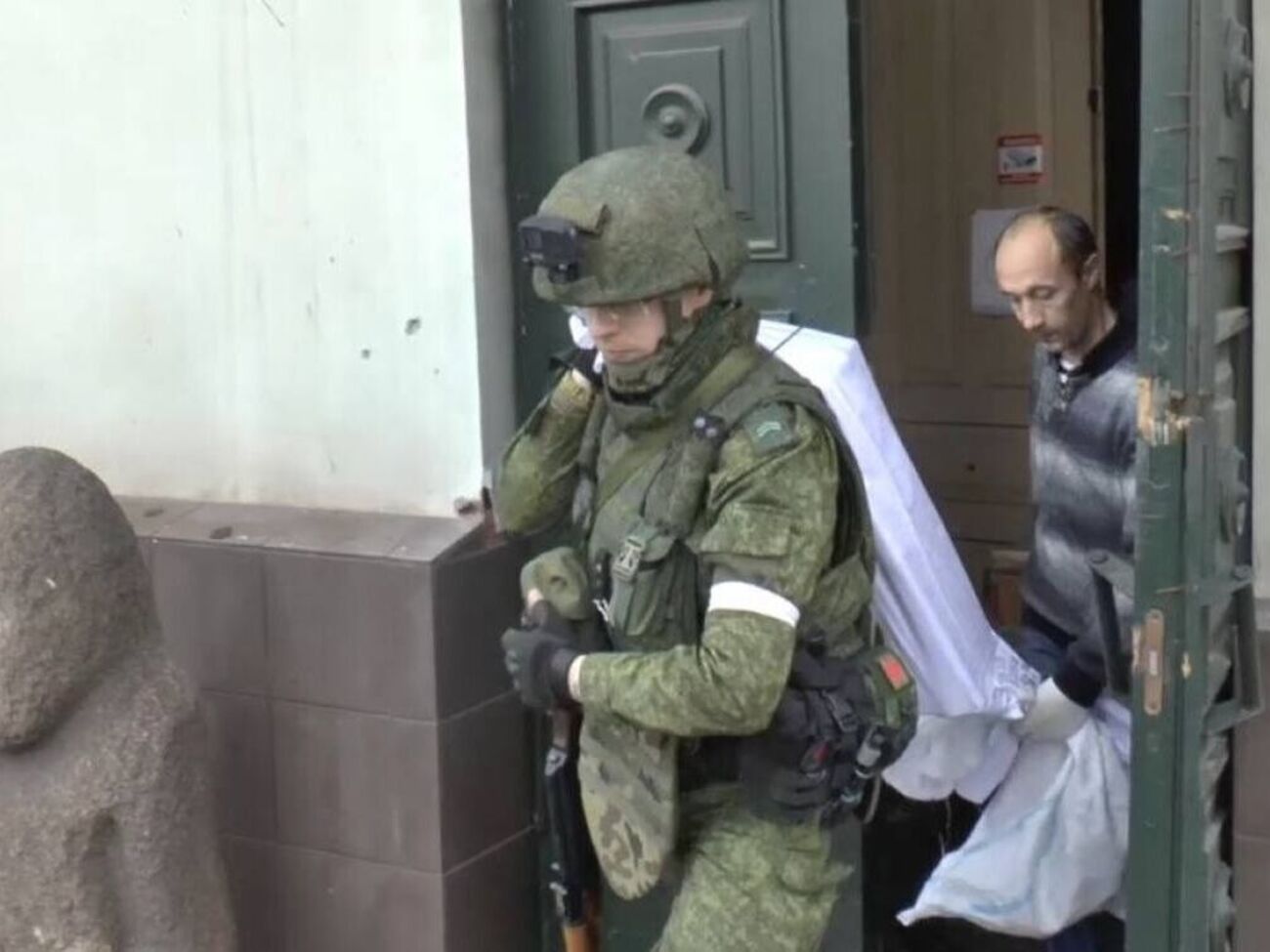 Російські окупанти вкрали з музеїв Маріуполя оригінали картин Куїнджі та Айвазовського