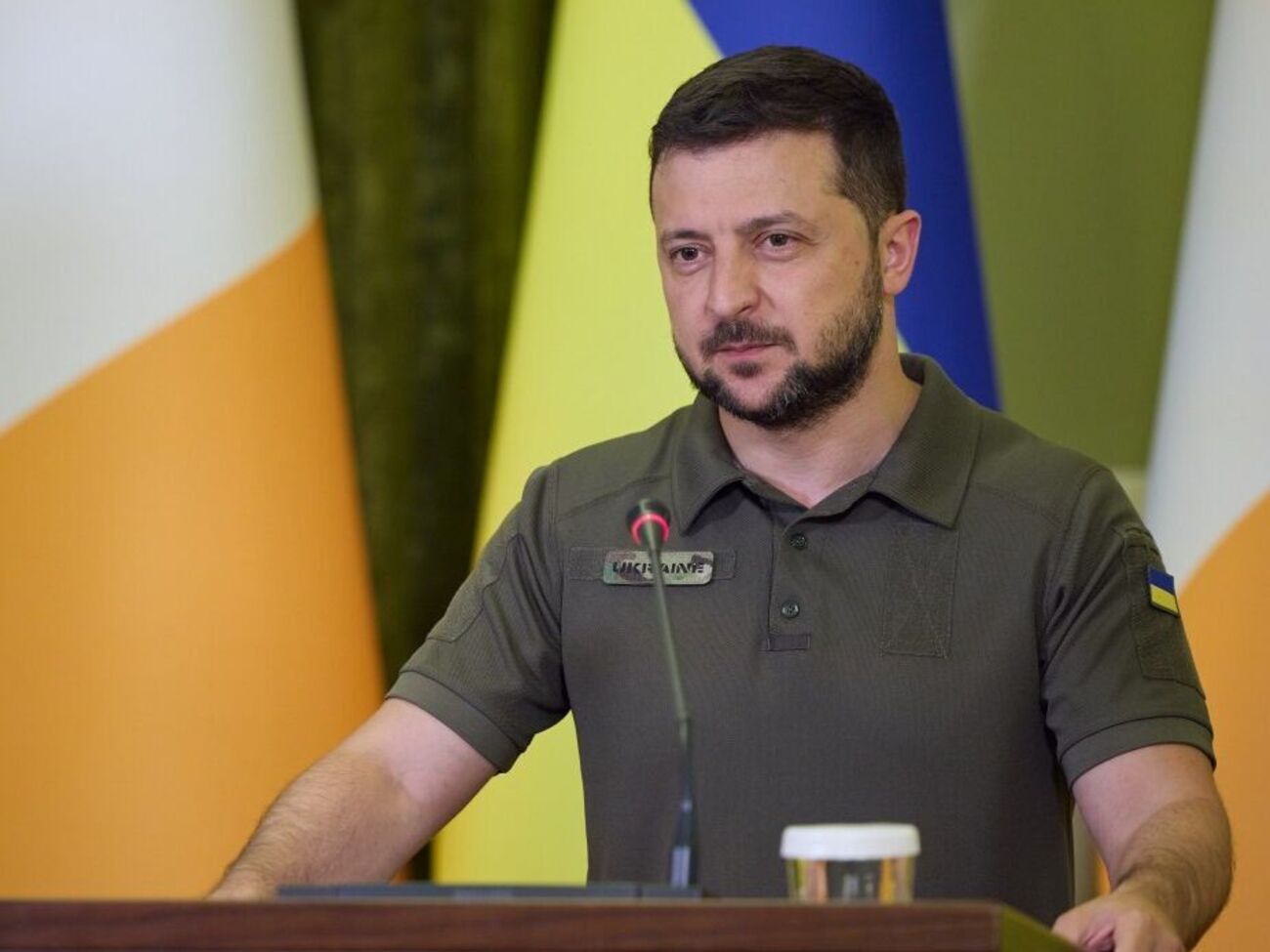 Синьо-жовтий прапор обов'язково буде на Кримському півострові та в усіх тимчасово окупованих містах і селах, зазначив Зеленський