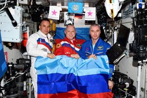 4 июля российские космонавты развернули на МКС флаги террористических группировок "ЛНР" и "ДНР"