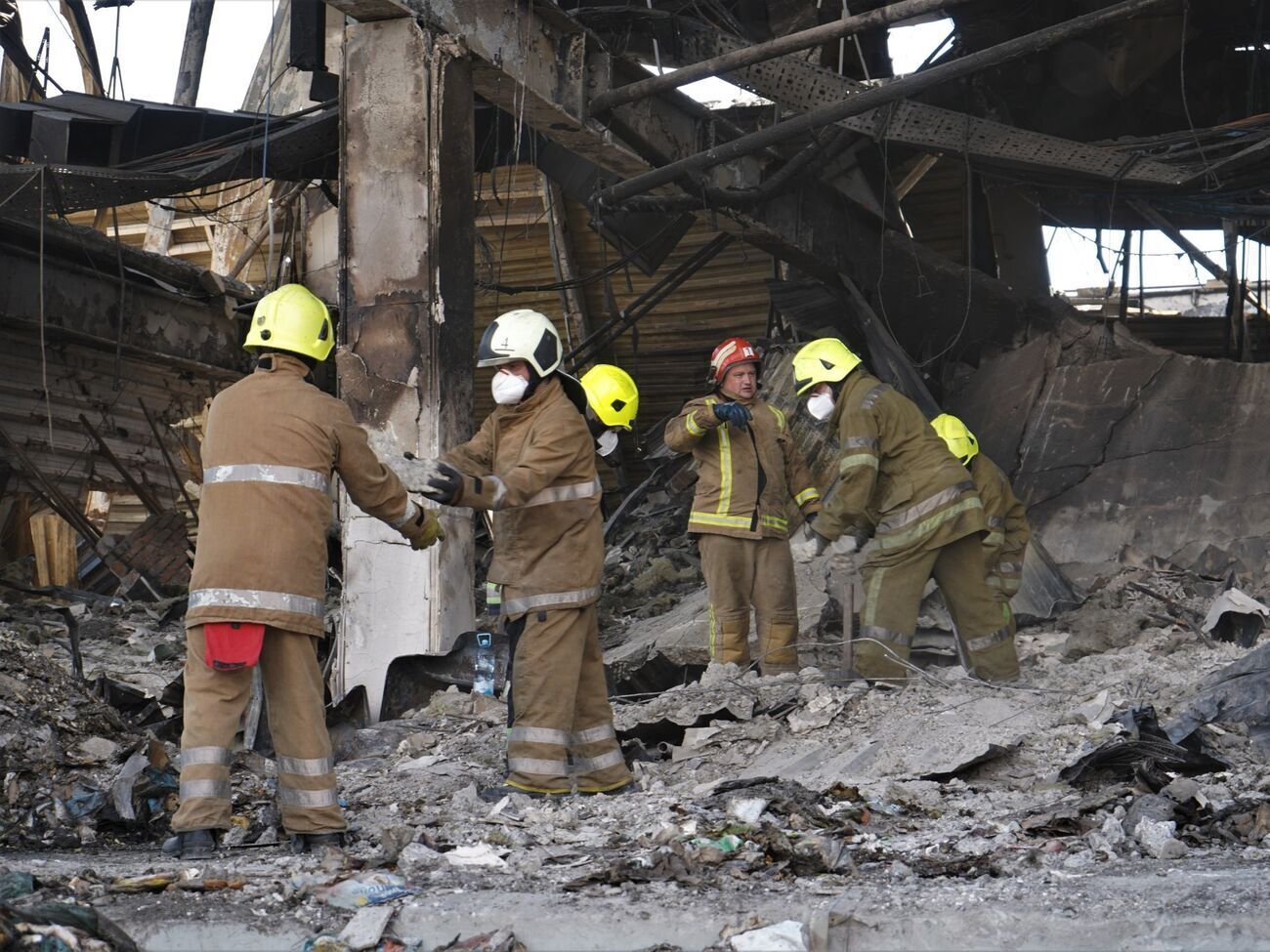 Оккупанты нанесли ракетный удар по торговому центру в Кременчуге днем 27 июня