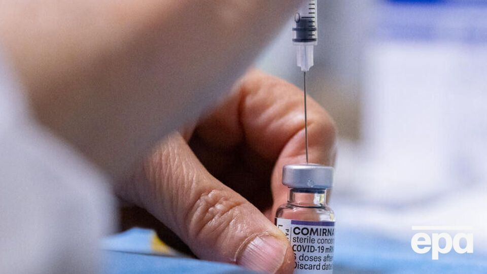 Вакцинацію проти COVID-19 в Україні розпочали в лютому 2021 року