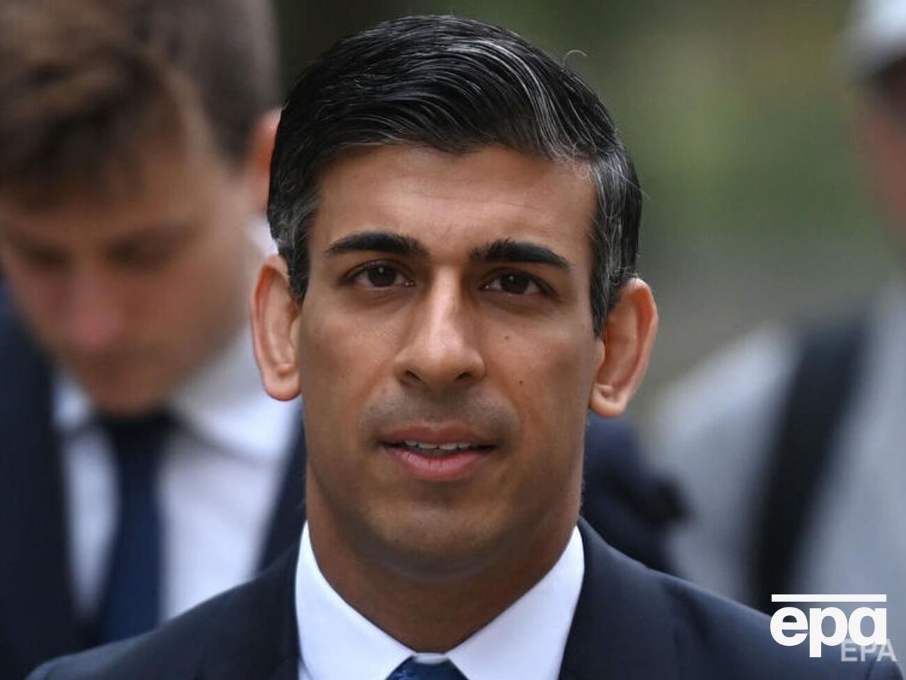 Сунак ушел в отставку на два дня раньше Джонсона и теперь хочет заменить его на должности премьер-министра