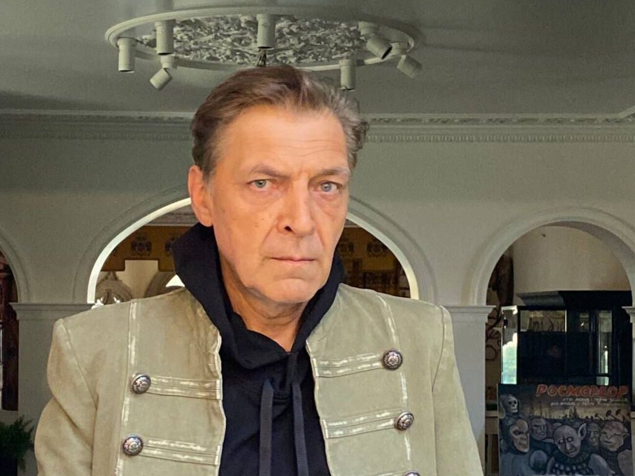 Как только стало понятно, что Финляндии в НАТО быть, российские воинские части тут же начали&nbsp;сворачивать манатки&nbsp;у ее границ, отметил Невзоров