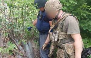 Спасатели обнаружили 20 артснарядов калибра 152 мм, подключенных к радиоуправляемому дистанционному пульту, отметили в ГПСУ