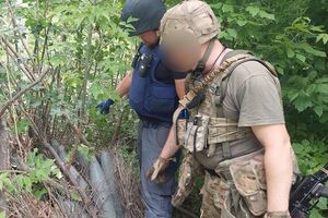 Рятувальники виявили 20 артснарядів калібру 152 мм, під'єднаних до радіокерованого дистанційного пульта, зазначили у ДПСУ