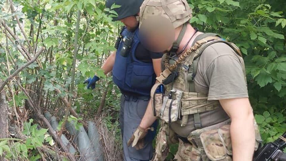 Рятувальники виявили 20 артснарядів калібру 152 мм, під'єднаних до радіокерованого дистанційного пульта, зазначили у ДПСУ