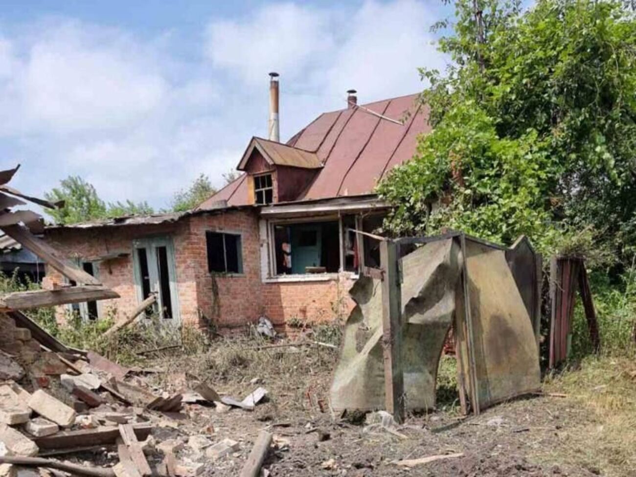 Унаслідок обстрілу окупантами пошкоджено приватний будинок у Городнянській громаді, зазначили в Держприкордонслужбі