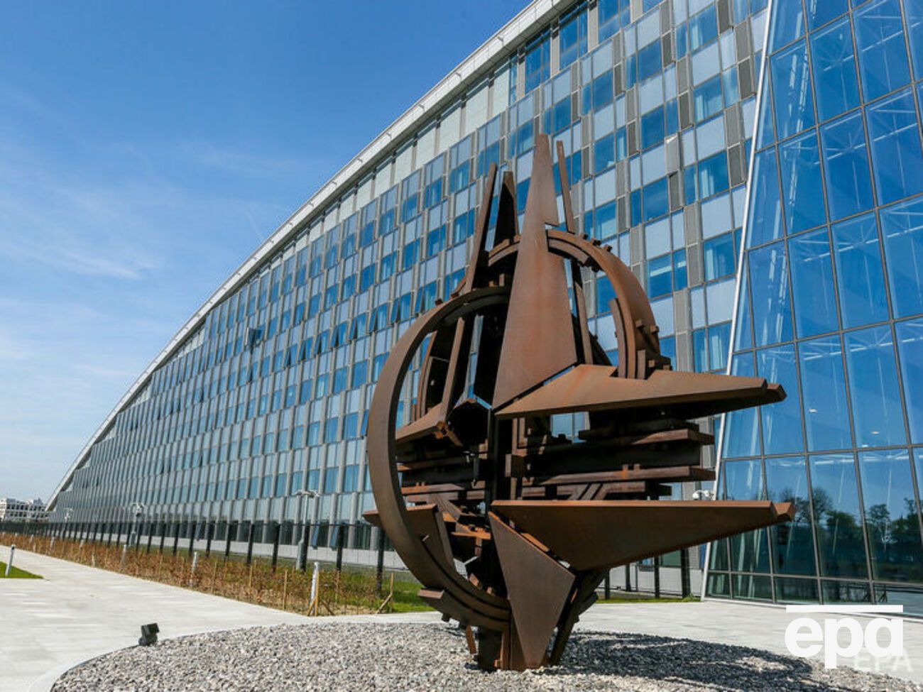 Кучма: Страны НАТО не боятся помогать Украине