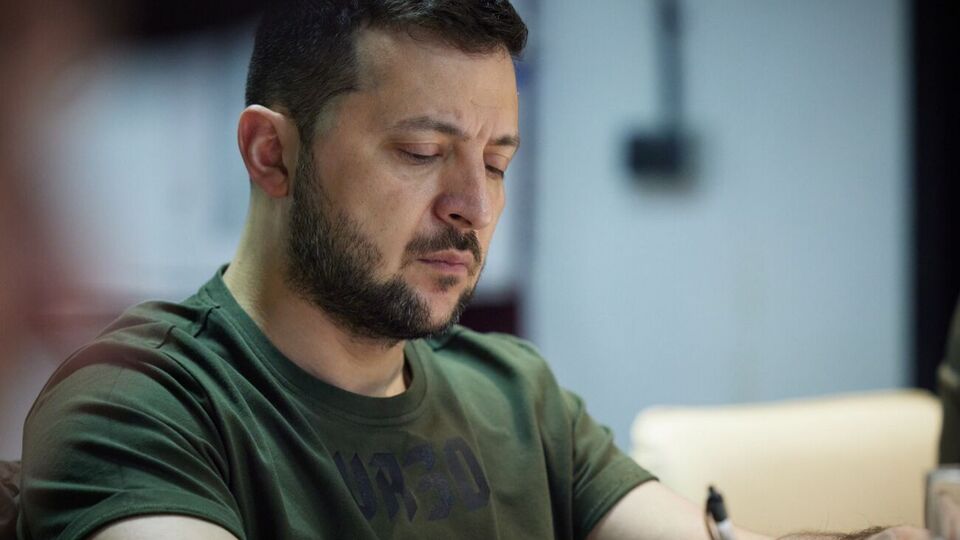 Зеленский за день уволил пять руководителей посольств Украины