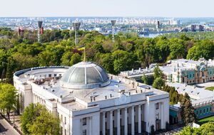 Нардепам и их помощникам, которые не принимают участия в пленарных заседаниях Рады или в заседаниях комитетов, зарплату не выплачивают, сообщил спикер