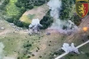 Украинские военные показали, как разбивают колонну российских оккупантов