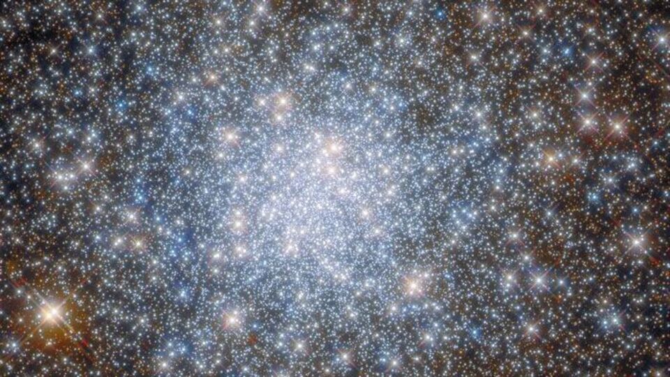 На снимке показана центральная часть шарового звездного скопления NGC 6638
