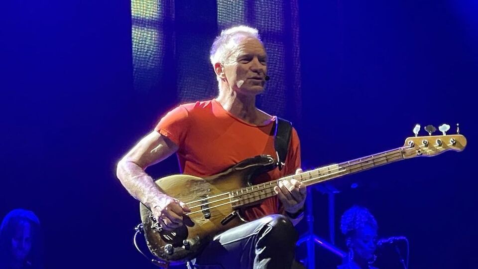 Стінг: Тиран бреше. Якщо хтось не згоден із тираном, йому загрожує ув'язнення і навіть смерть