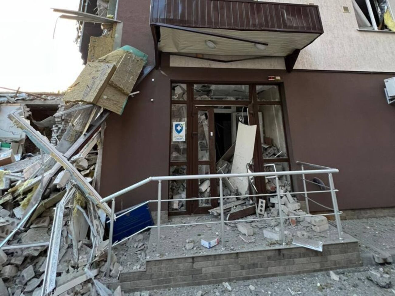 Окупанти обстріляли лікарню сьогодні вночі