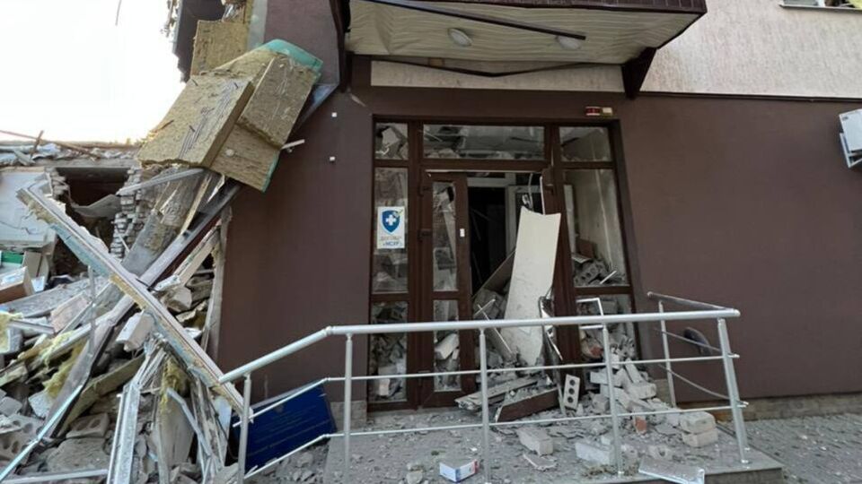 Окупанти обстріляли лікарню сьогодні вночі