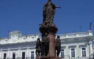 Официально памятник называется "Основателям Одессы"