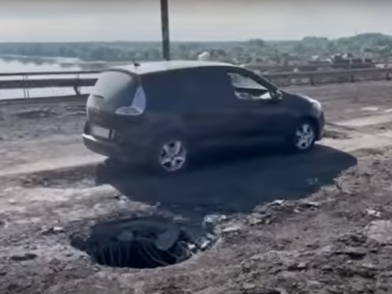 Оккупанты испытывают проблемы в Херсонской области из-за успешных ударов ВСУ по мостам