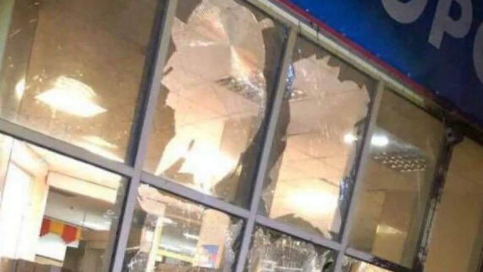 Взрыв рядом со зданием произошел около 22.00