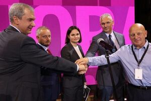 Белорусские оппозиционеры хотят "обеспечить транзит власти от диктатуры к демократии" и обещают не "формировать хунту"