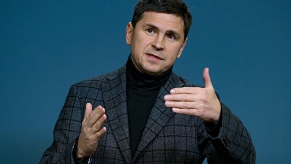 Подоляк: Юридично Донецьк і Крим мають такий статус, як Маріуполь чи Мелітополь