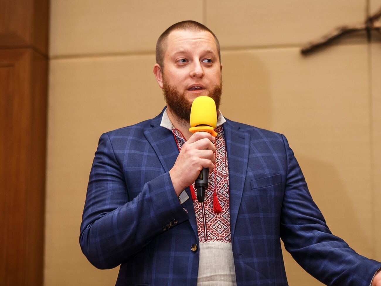 Європа побоїться припинити видавати візи росіянам. Лазурка й далі говоритиме з московським акцентом, Facebook закриється рамочками, а Україна воюватиме
