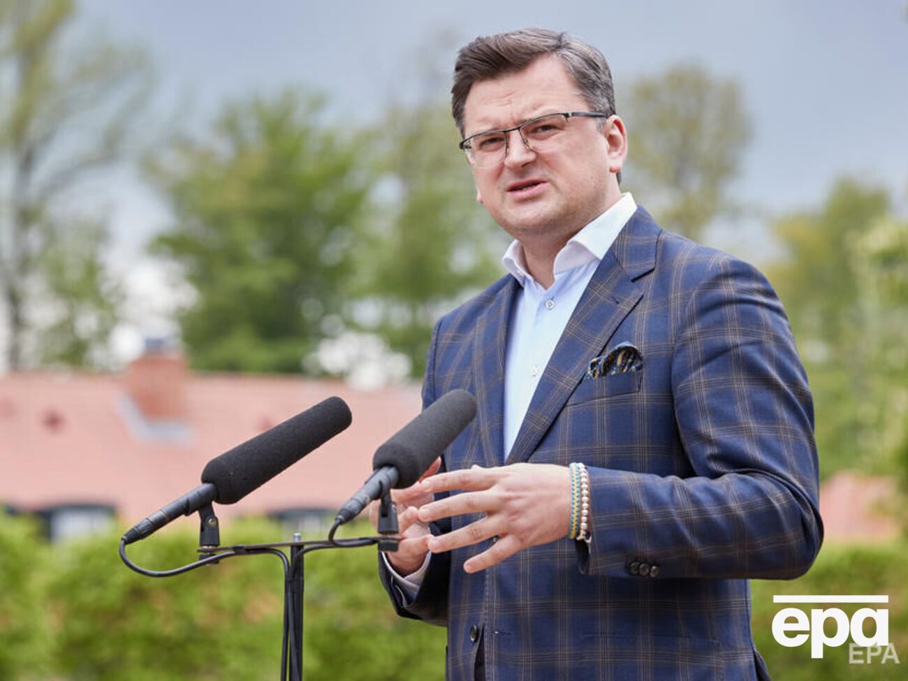 Кулеба поддержал президента, который заявил об изменении позиции Украины по поводу выезда россиян из РФ