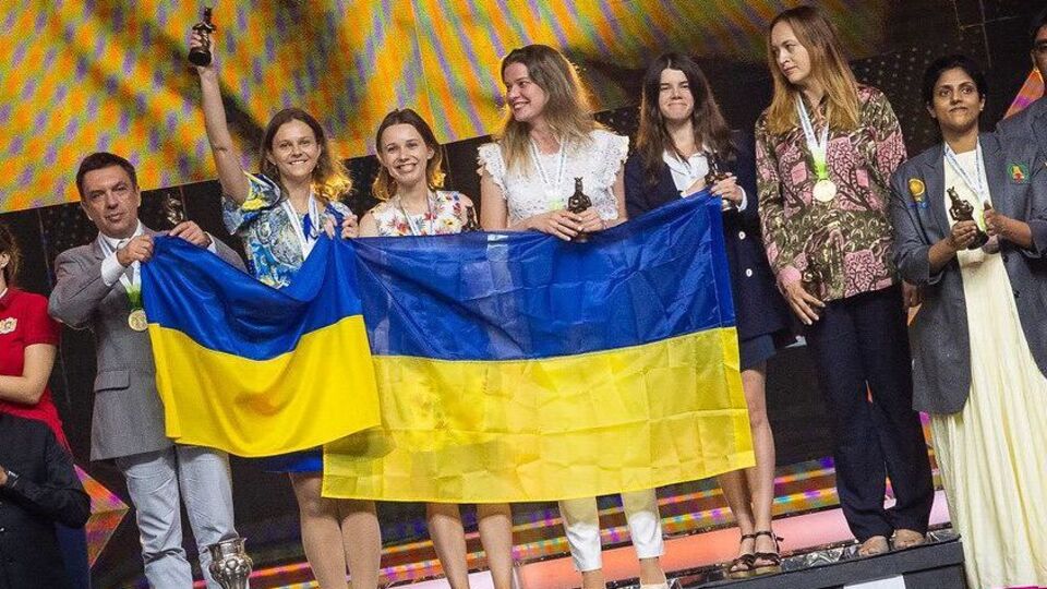 Украинская сборная стала первой из 162 команд по итогам 11 туров